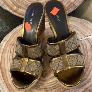 Clogs for 2022 summer play or work size 8